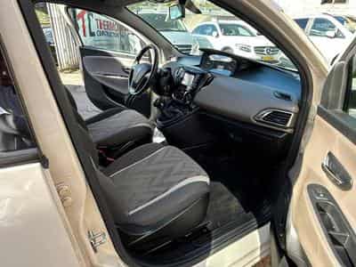 Lancia Ypsilon 1.2 Essence 5 Portes (2015) - Photo 12