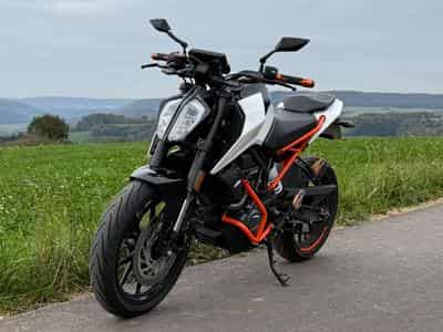 KTM Duke 125cc (2017) - Photo 1