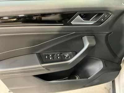 VW T-Roc R-Line+DSG+Pano+RearView (2024) - Photo 14