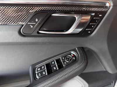 Porsche Macan Turbo (2017) - Photo 11