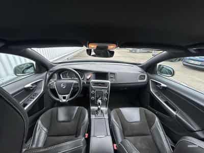 Volvo V60 Kombi Momentum R-Design (2019) - Photo 3
