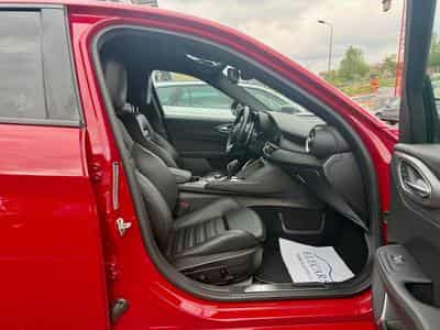 Alfa-Romeo Giulia 2.0 Turbo 280 AT Q4 Veloce (2020) - Photo 9