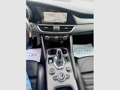 Alfa-Romeo Giulia 2.0 Turbo 280 AT Q4 Veloce (2020) - Photo 12