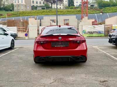 Alfa-Romeo Giulia 2.0 Turbo 280 AT Q4 Veloce (2020) - Photo 5