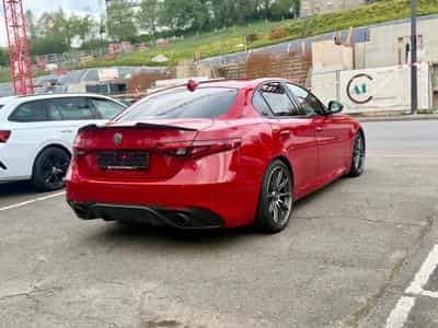 Alfa-Romeo Giulia 2.0 Turbo 280 AT Q4 Veloce (2020) - Photo 6