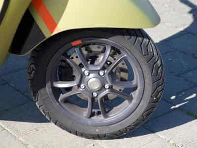 Vespa GTS SuperSport (2023) - Photo 4