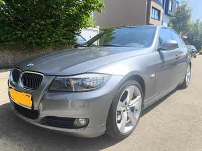 BMW 330 330d (2010) - Photo 1