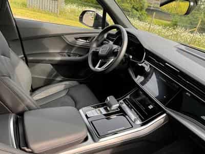 Audi Q7 TFSI e quattro (2023) - Photo 3