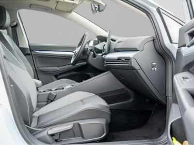 VW Golf (2025) - Photo 2