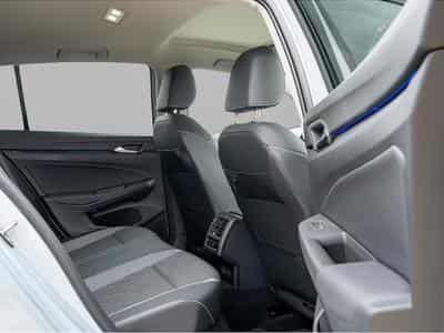VW Golf (2025) - Photo 4
