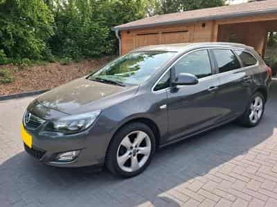 Opel Astra 2.0 CDTI (2011) - Photo 1