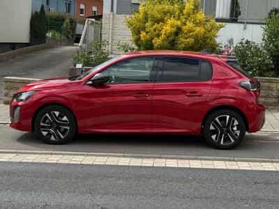 Peugeot 208 Hibrid 100 e-DCS6 Allure/BVA-2025 (2025) - Foto 1