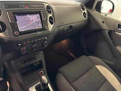 VW Tiguan R-Line 4x4 (2016) - Photo 9