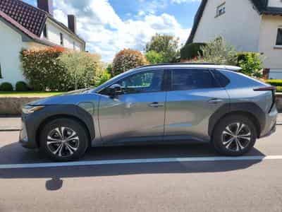 Toyota bZ4X SUV LWB EV 2WD AT Executive LHD (2025) - Photo 1