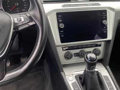 VW Passat COMFORTLINE (2018) - Photo 11
