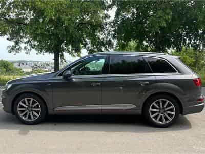 Audi Q7 S-Line (2018) - Photo 1