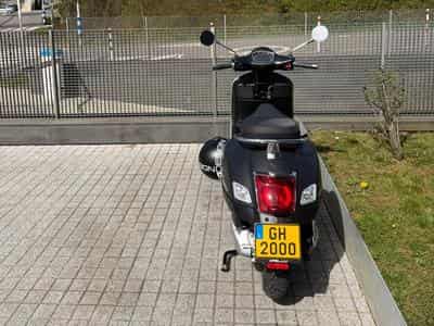 Vespa GTS Tech (2022) - Photo 1