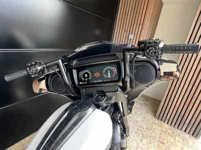 Harley-Davidson Street Glide (2024) - Photo 5
