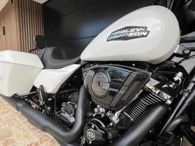 Harley-Davidson Street Glide (2024) - Photo 9