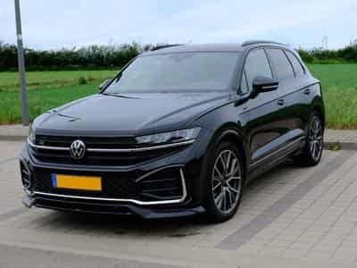 VW Touareg R-Line (2025) - Photo 1