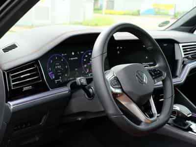 VW Touareg R-Line (2025) - Photo 12