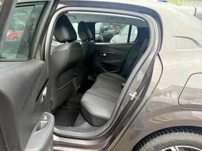 Peugeot 208 1.2 PureTech 100 EAT8 Allure (2022) - Foto 11