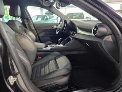 Alfa-Romeo Giulia VELOCE 2.0 TURBO 16 V  280 CV Q4 (2024) - Photo 11