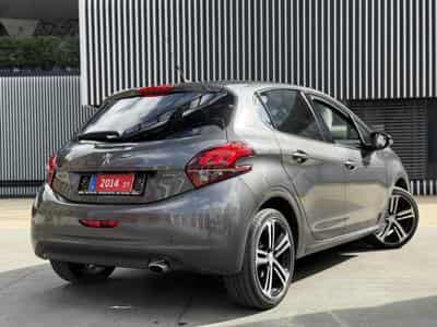 Peugeot 208 GT LINE / LED / CAMERA / NAVI / (2018) - Photo 3