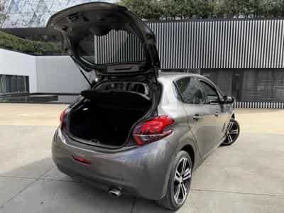 Peugeot 208 GT LINE / LED / CAMERA / NAVI / (2018) - Photo 11