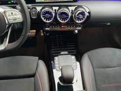 Mercedes A 250 e AMG Line e PlugIn Hybrid Pano 360 Kamera (2023) - Foto 10