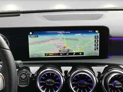 Mercedes A 250 e AMG Line e PlugIn Hybrid Pano 360 Kamera (2023) - Foto 11