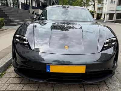 Porsche Taycan (2023) - Photo 1