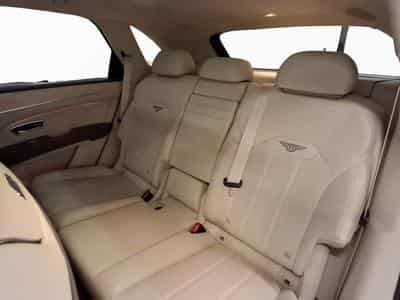 Bentley Bentayga V8 (2023) - Photo 13