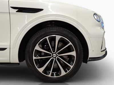 Bentley Bentayga V8 (2023) - Photo 6
