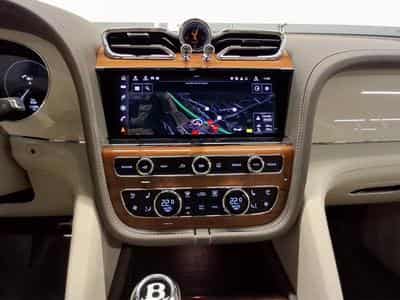 Bentley Bentayga V8 (2023) - Photo 9