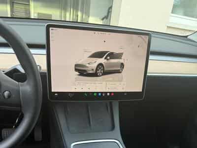 Tesla Model Y Dual Motor long Range (2022) - Photo 3