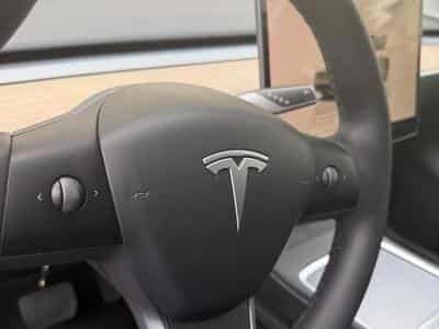 Tesla Model Y Dual Motor long Range (2022) - Photo 6