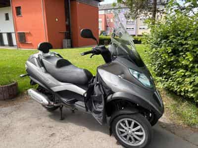 Piaggio MP3 250ie LT (2009) - Photo 1