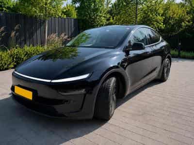 Tesla Model Y Hinterradantrieb (RWD), Premium Black (2025) - Photo 1