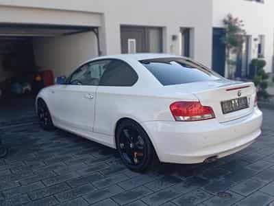 BMW 118 Coupé (2011) - Photo 1