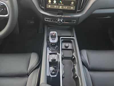 Volvo XC60 T6 Black Edition Plus / Hybride (2025) - Photo 11