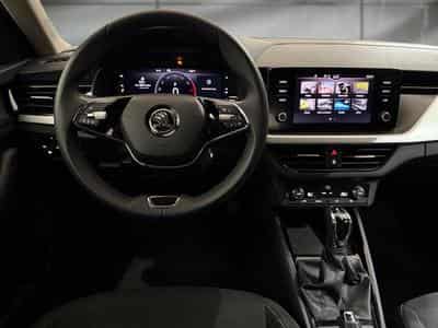 Skoda Kamiq -27% 1.0 TSI 110cv BVA+MIRRORLINK+CAM+LED+Opts (2024) - Foto 9