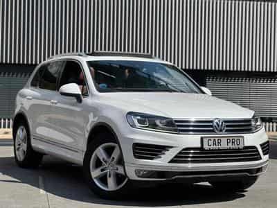 VW Touareg AUTOMATIQUE / 3.0 DIESEL / ATTACHE REMORQUE / PANORAMIQUE / (2015) - Photo 2
