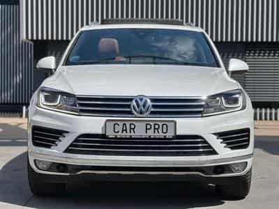 VW Touareg AUTOMATIQUE / 3.0 DIESEL / ATTACHE REMORQUE / PANORAMIQUE / (2015) - Photo 5