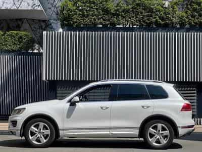 VW Touareg AUTOMATIQUE / 3.0 DIESEL / ATTACHE REMORQUE / PANORAMIQUE / (2015) - Photo 7