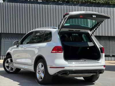 VW Touareg AUTOMATIQUE / 3.0 DIESEL / ATTACHE REMORQUE / PANORAMIQUE / (2015) - Photo 8