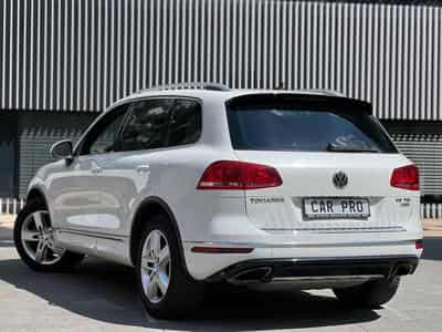 VW Touareg AUTOMATIQUE / 3.0 DIESEL / ATTACHE REMORQUE / PANORAMIQUE / (2015) - Photo 4