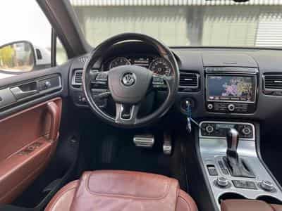 VW Touareg AUTOMATIQUE / 3.0 DIESEL / ATTACHE REMORQUE / PANORAMIQUE / (2015) - Photo 13