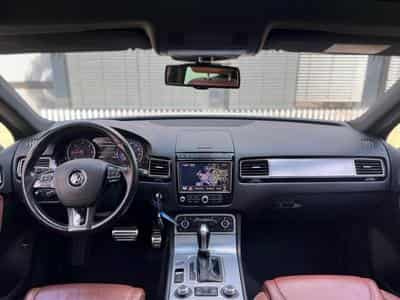 VW Touareg AUTOMATIQUE / 3.0 DIESEL / ATTACHE REMORQUE / PANORAMIQUE / (2015) - Photo 10