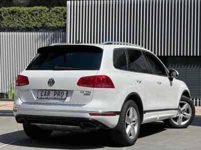 VW Touareg AUTOMATIQUE / 3.0 DIESEL / ATTACHE REMORQUE / PANORAMIQUE / (2015) - Photo 3